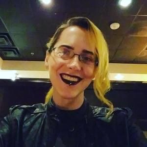 Meet your Posher, Izzi